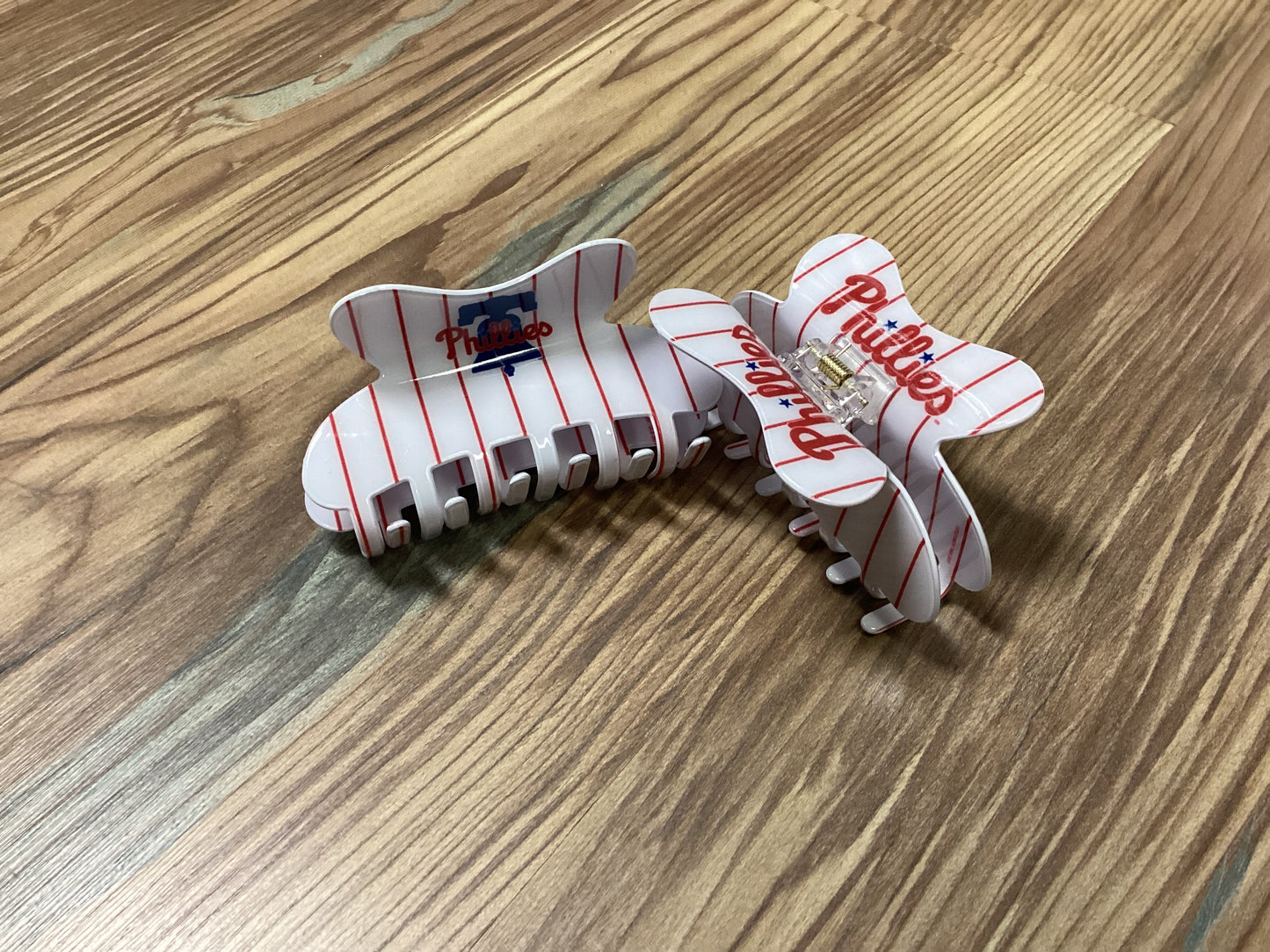 Phillies White Claw Clip