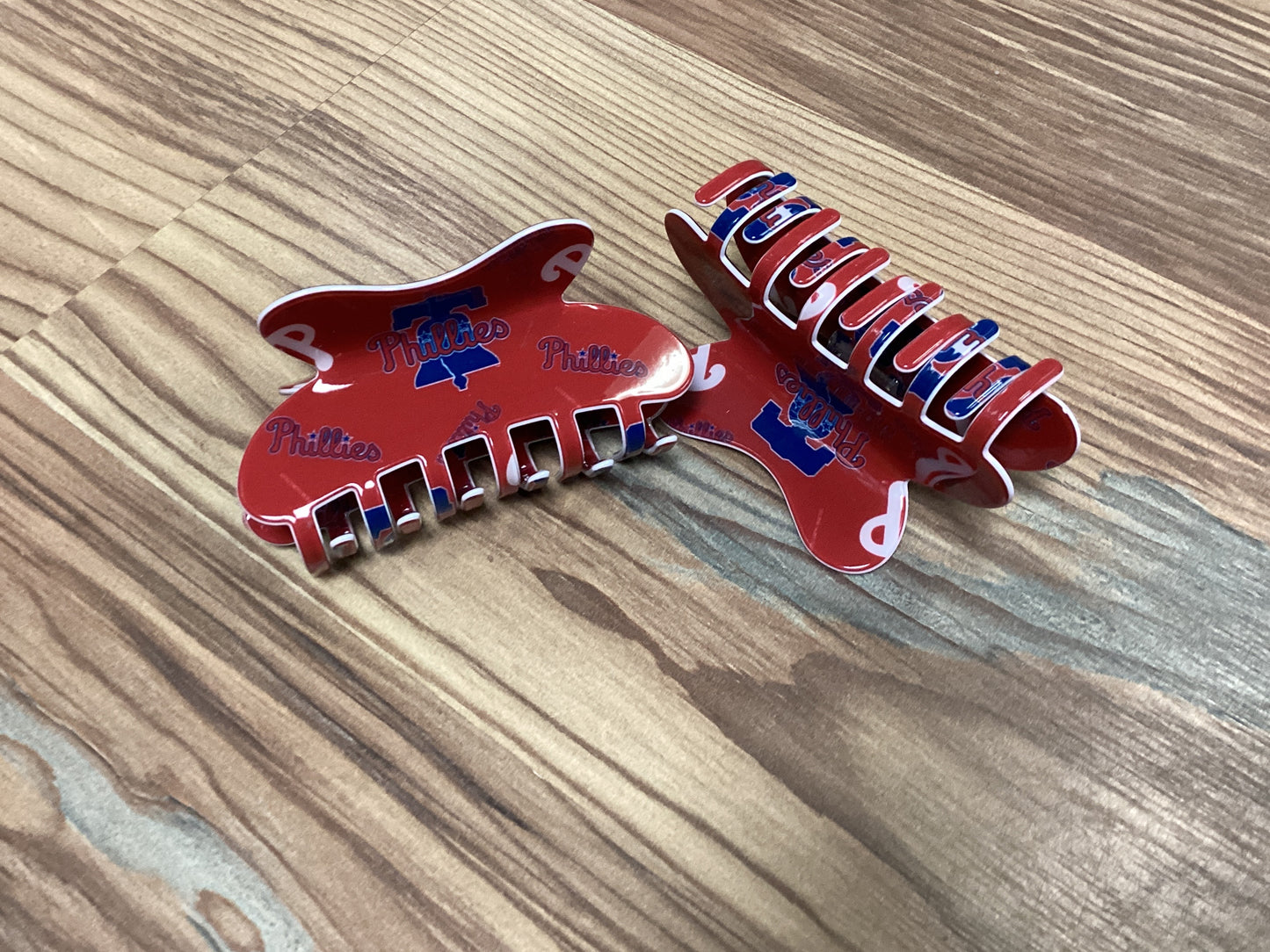 Phillies Red Claw Clip