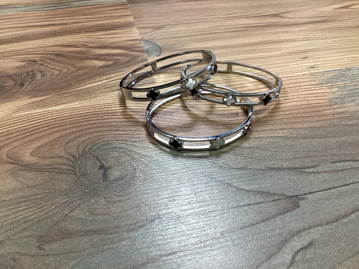 Sliver Clover Bracelet