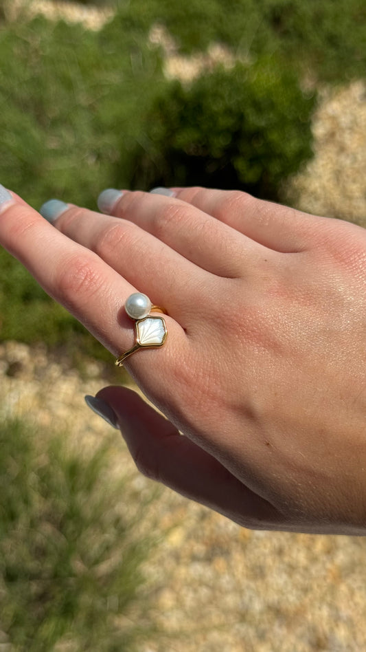 18k PVD Pearl Shell Ring