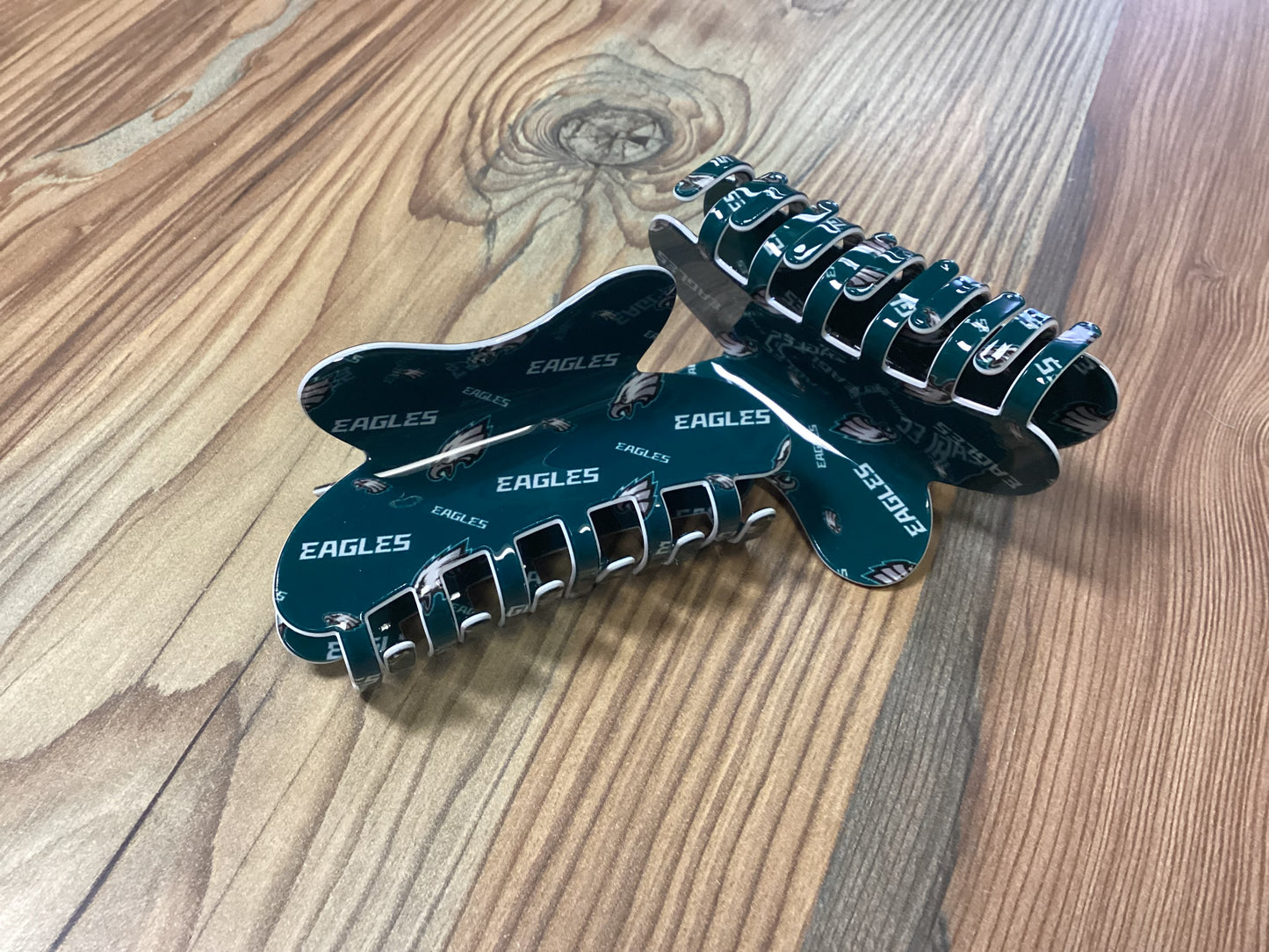 Green Eagles Claw Clip