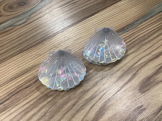 Iridescent Shell Clip