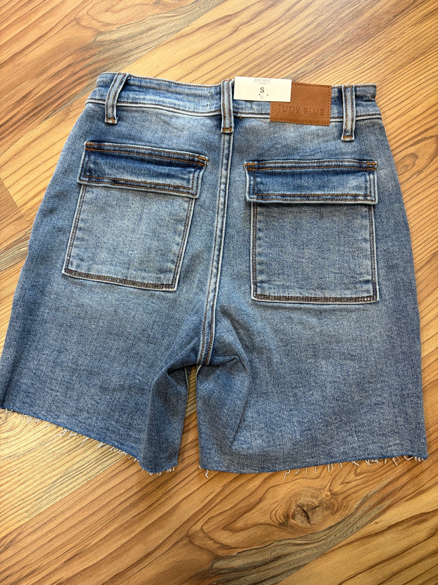 Judy Blue Mid Rise Bermuda
