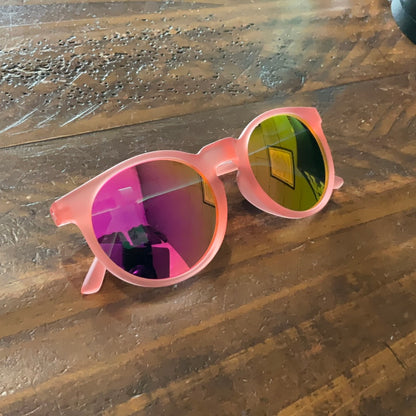 Influencers Pay Double Sunglasses
